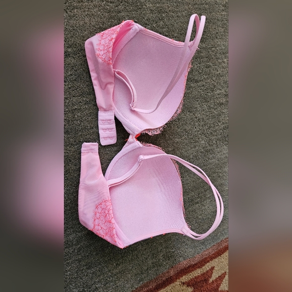 Victoria's Secret 34C Padded Push-Up Underwire - Picture 2 of 3